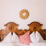 Simony Inn