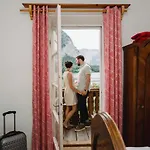Simony Inn